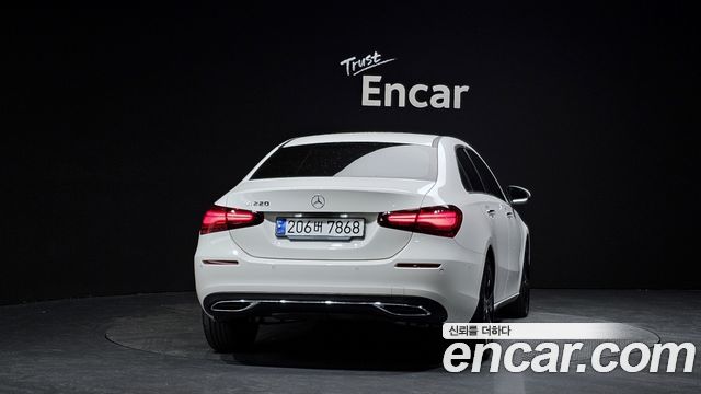 Mercedes-Benz A-Class (W177) A220 Sedan 2024 — фото 4