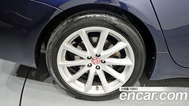 Jaguar XJ 3.0D Premium Luxury SWB X351 2015 — фото 5