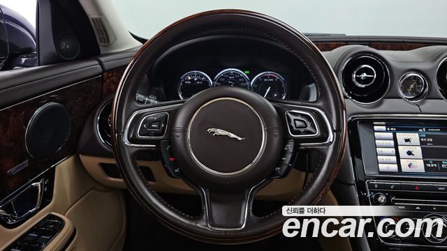 Jaguar XJ 3.0D Premium Luxury SWB X351 2015 — фото 17