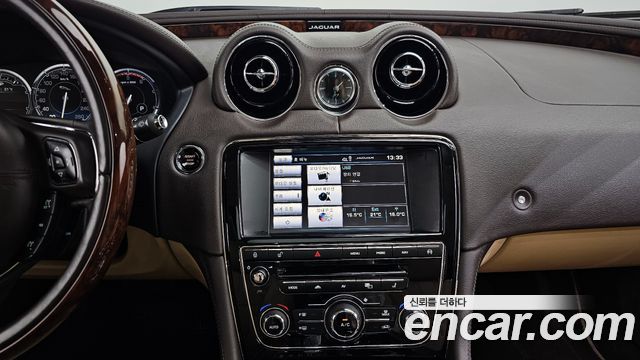 Jaguar XJ 3.0D Premium Luxury SWB X351 2015 — фото 19