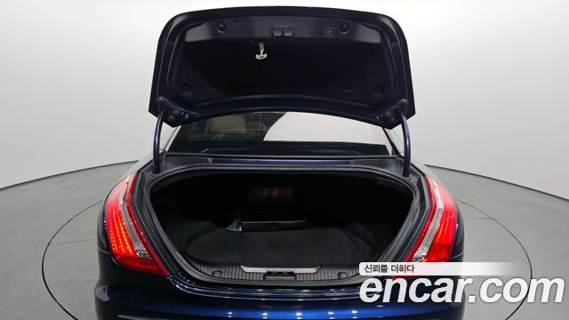 Jaguar XJ 3.0D Premium Luxury SWB X351 2015 — фото 24