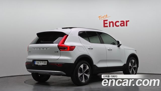 Volvo XC40 B4 Ultimate Bright 2023 — фото 2