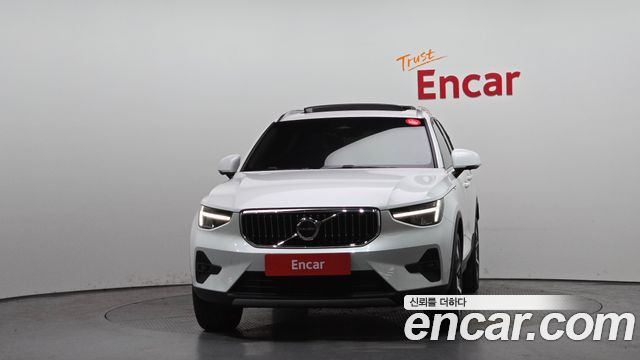 Volvo XC40 B4 Ultimate Bright 2023 — фото 3