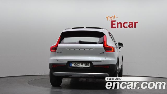 Volvo XC40 B4 Ultimate Bright 2023 — фото 4