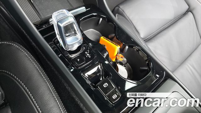 Volvo XC40 B4 Ultimate Bright 2023 — фото 9