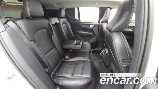 Volvo XC40 B4 Ultimate Bright 2023 — фото 16