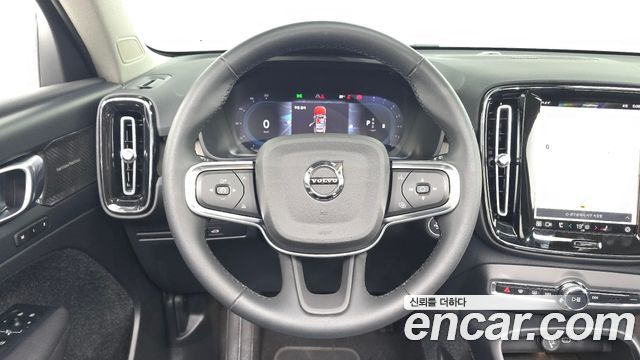 Volvo XC40 B4 Ultimate Bright 2023 — фото 17