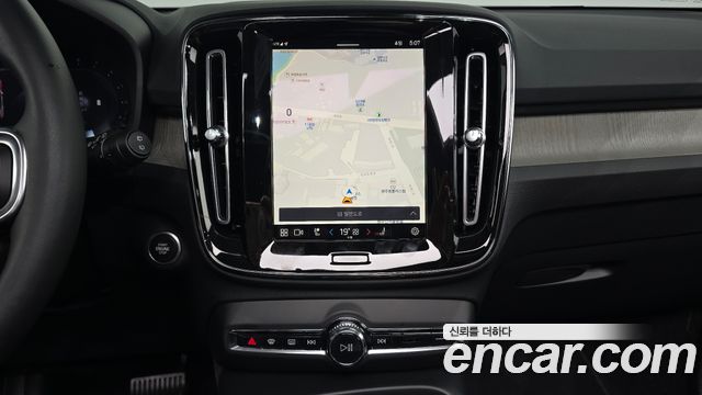 Volvo XC40 B4 Ultimate Bright 2023 — фото 18