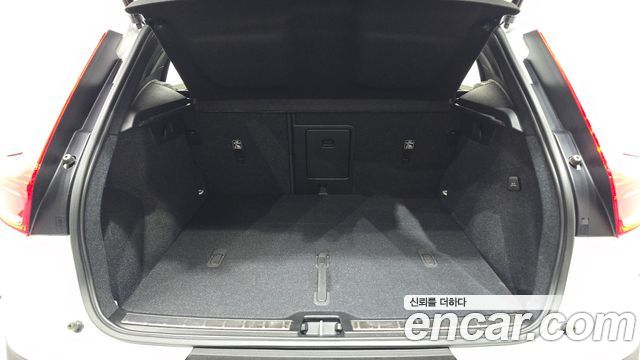 Volvo XC40 B4 Ultimate Bright 2023 — фото 24