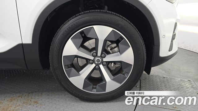Volvo XC40 B4 Ultimate Bright 2023 — фото 27