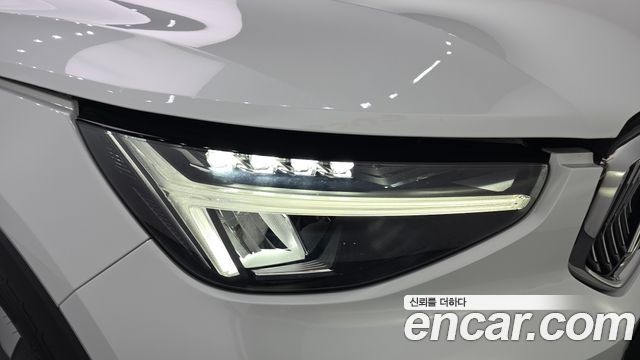 Volvo XC40 B4 Ultimate Bright 2023 — фото 28