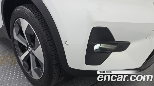 Volvo XC40 B4 Ultimate Bright 2023 — фото 33