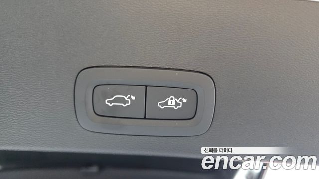 Volvo XC40 B4 Ultimate Bright 2023 — фото 39