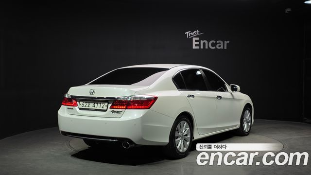 Honda Accord 2.4 9th 2015 — фото 2