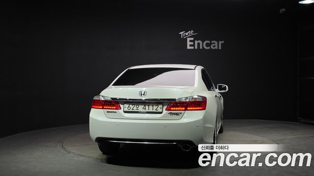 Honda Accord 2.4 9th 2015 — фото 4