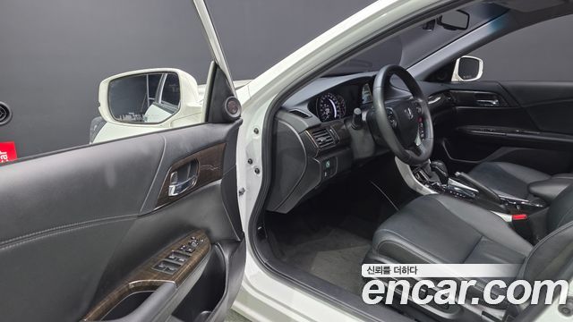 Honda Accord 2.4 9th 2015 — фото 10