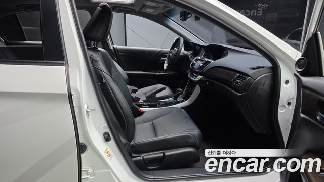Honda Accord 2.4 9th 2015 — фото 11