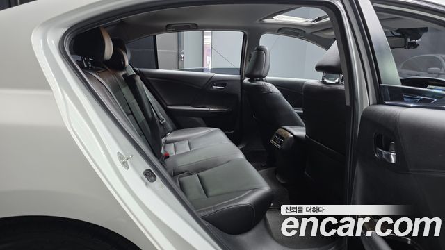 Honda Accord 2.4 9th 2015 — фото 12