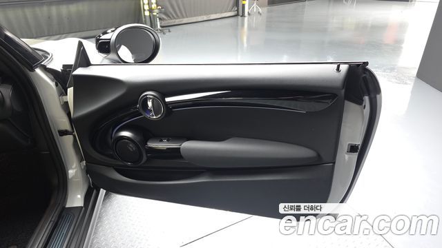 MINI Cooper S Convertible Resolute Edition 3rd Gen 2024 — фото 24