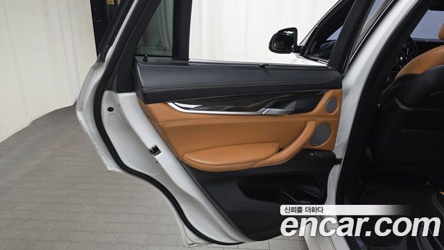 BMW X6 (F16) M50d 2015 — фото 25