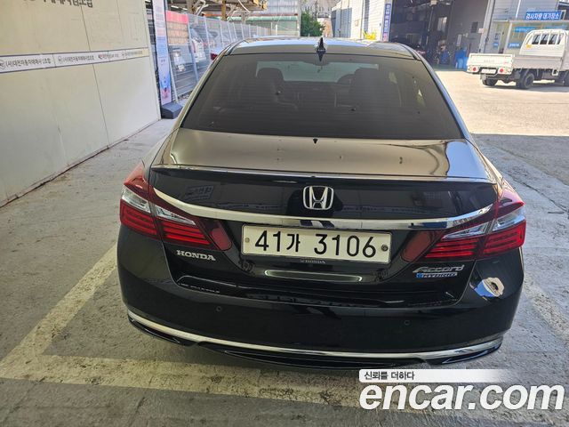 Honda Accord 2.0 Hybrid 9th 2017 — фото 4
