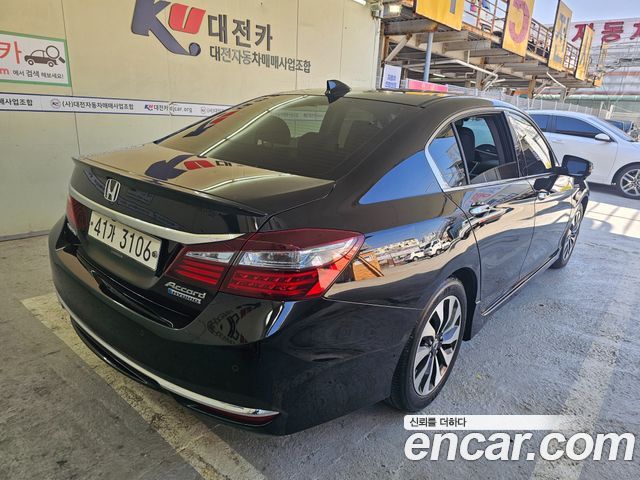 Honda Accord 2.0 Hybrid 9th 2017 — фото 5