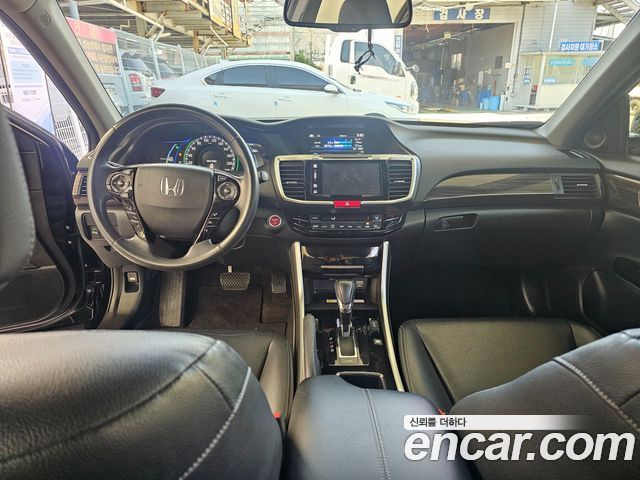 Honda Accord 2.0 Hybrid 9th 2017 — фото 9