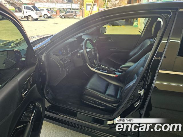 Honda Accord 2.0 Hybrid 9th 2017 — фото 15