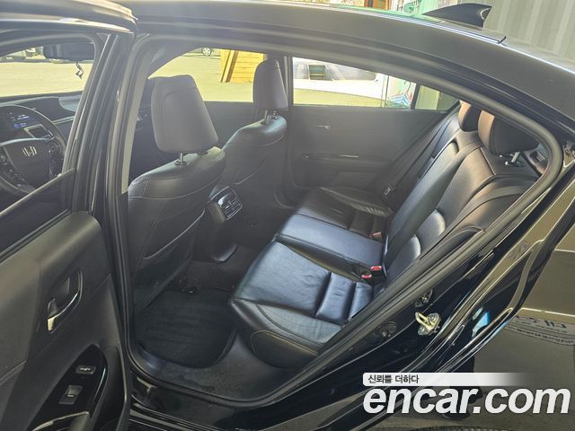 Honda Accord 2.0 Hybrid 9th 2017 — фото 16