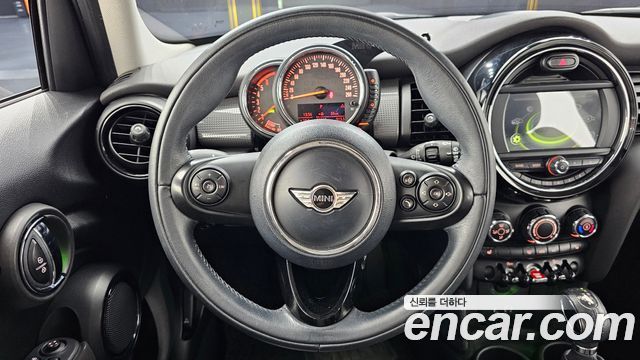 MINI Cooper D 5Door Mid 3rd 2016 — фото 13