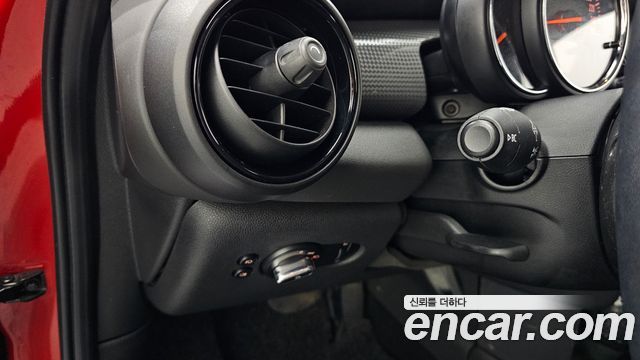 MINI Cooper D 5Door Mid 3rd 2016 — фото 16