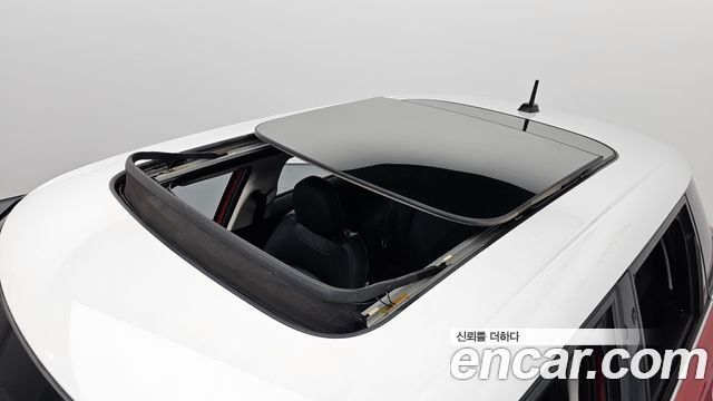 MINI Cooper D 5Door Mid 3rd 2016 — фото 19