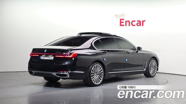 BMW 7 Series (G11) 740Li xDrive Design Pure Excellence 2022 — фото 2