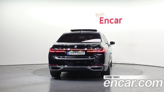 BMW 7 Series (G11) 740Li xDrive Design Pure Excellence 2022 — фото 4