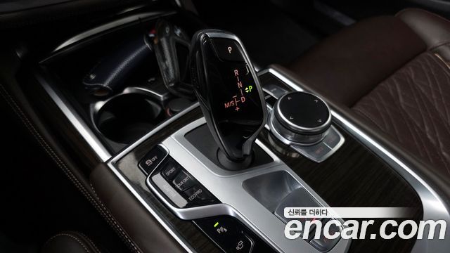 BMW 7 Series (G11) 740Li xDrive Design Pure Excellence 2022 — фото 9