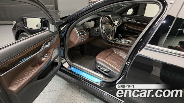 BMW 7 Series (G11) 740Li xDrive Design Pure Excellence 2022 — фото 10