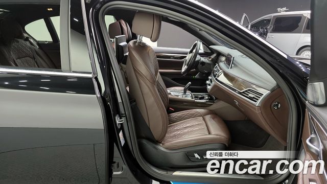 BMW 7 Series (G11) 740Li xDrive Design Pure Excellence 2022 — фото 12