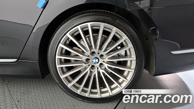 BMW 7 Series (G11) 740Li xDrive Design Pure Excellence 2022 — фото 21