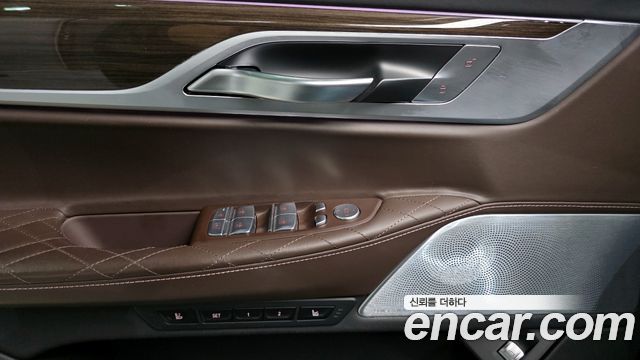 BMW 7 Series (G11) 740Li xDrive Design Pure Excellence 2022 — фото 31