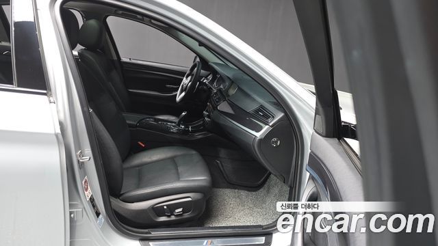BMW 5 Series (F10) 520d xDrive M Aero Dynamic 2016 — фото 15