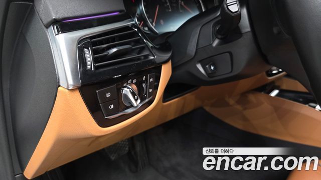 BMW 5 Series (G30) 520i Luxury 2018 — фото 38