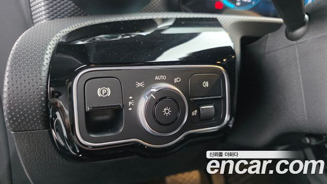 Mercedes-Benz A-Class (W177) A220 Sedan 2021 — фото 17