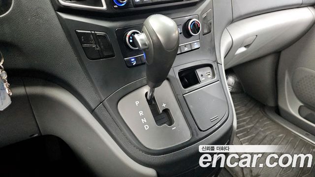 Hyundai Grand Starex Van 3-Seater Style 2021 — фото 9