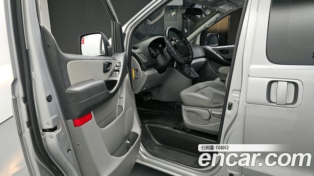 Hyundai Grand Starex Van 3-Seater Style 2021 — фото 10