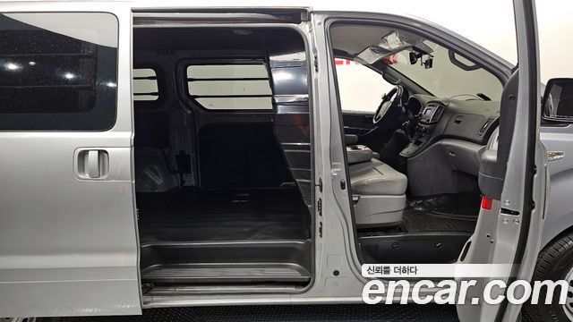 Hyundai Grand Starex Van 3-Seater Style 2021 — фото 11