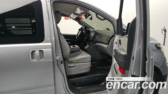 Hyundai Grand Starex Van 3-Seater Style 2021 — фото 12