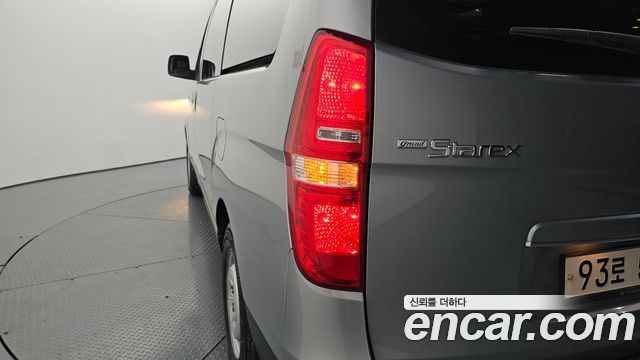 Hyundai Grand Starex Van 3-Seater Style 2021 — фото 23