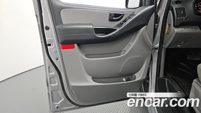 Hyundai Grand Starex Van 3-Seater Style 2021 — фото 24