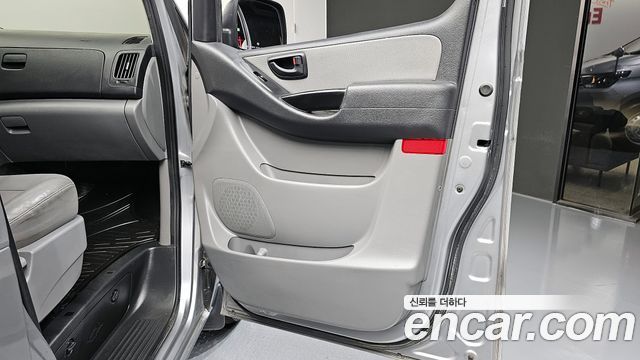 Hyundai Grand Starex Van 3-Seater Style 2021 — фото 25