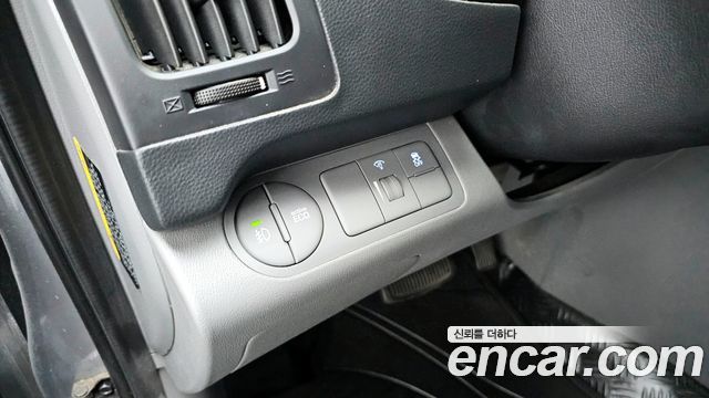 Hyundai Grand Starex Van 3-Seater Style 2021 — фото 28